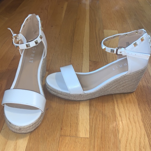 Studded wedge sandal - Picture 3 of 5